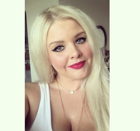 curvaceous barbie actrice pornographique archive