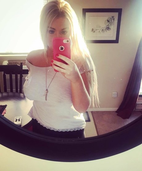 latina épaisse uniquementfans qualité supérieure photo