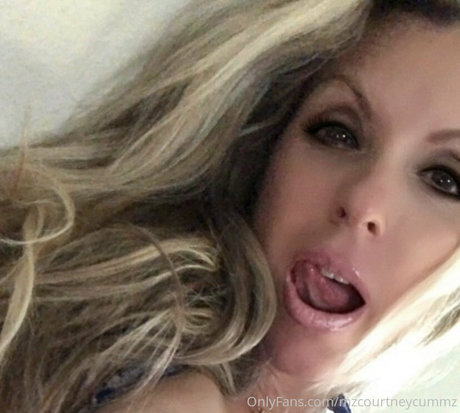 mzcourtneycummz actrice de grande qualité photo