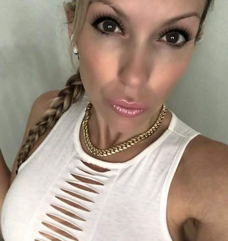 mzcourtneycummz actrice xxx galerie