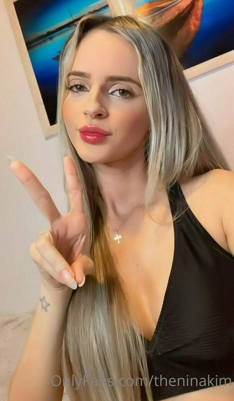 theninakim modèle magnifique photos