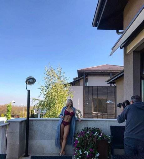 Andreea Ungur star du porno chaude des photos