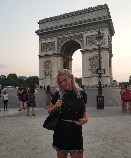 Andreea Ungur art de star du porno photos