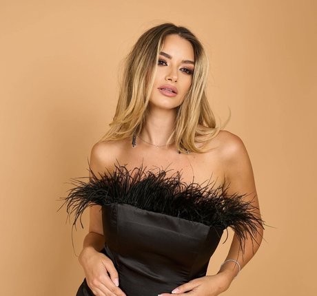 Andreea Ungur star du porno adulte images