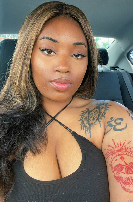 melamamiii actrice nue image