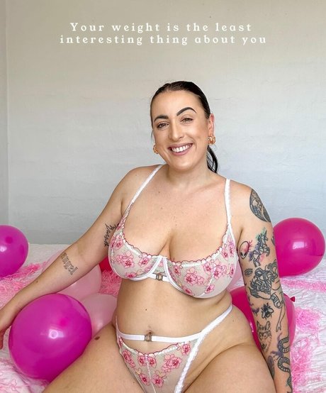 Isabella Davis étoile nue img