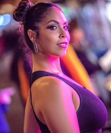 Gigi Saul Guerrero actrice de nus des photos