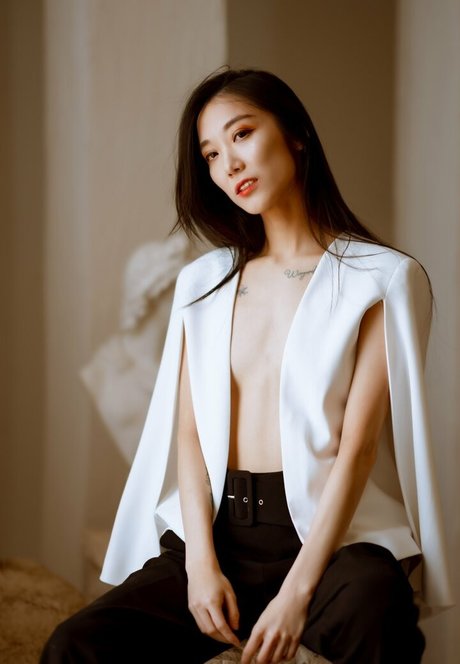 triciaisabirdy actrice artistique collection