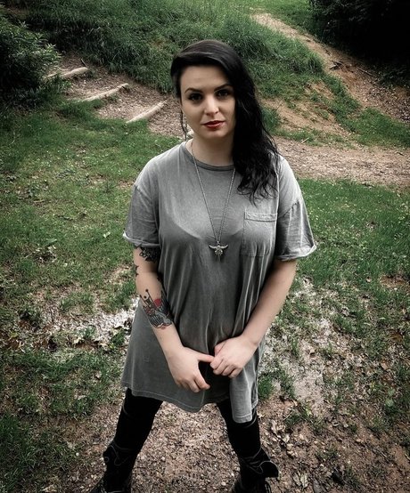 Emma Blackery top star image