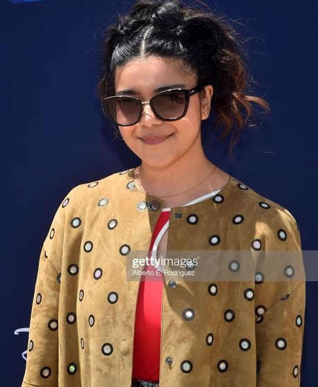 Iman Vellani modèle magnifique galerie