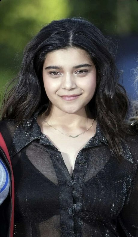 Iman Vellani modèle porno images