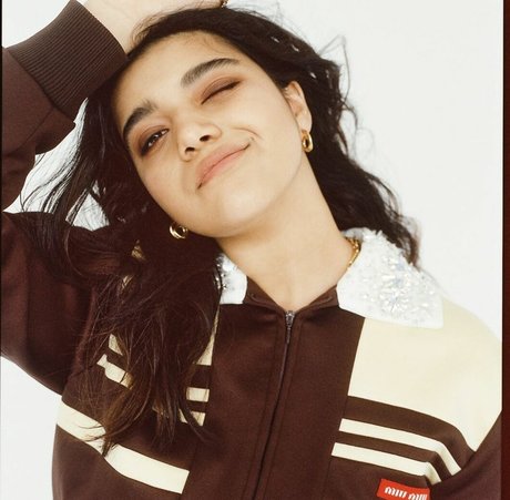 Iman Vellani star érotique photos