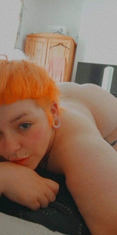 little m0th modèle nu archive