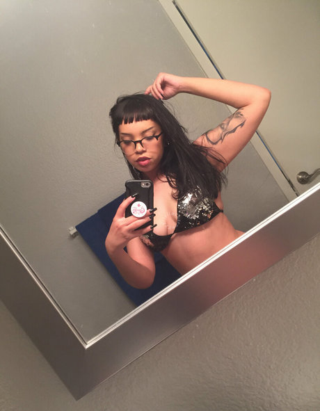 leilacherryfree actrice de nus images