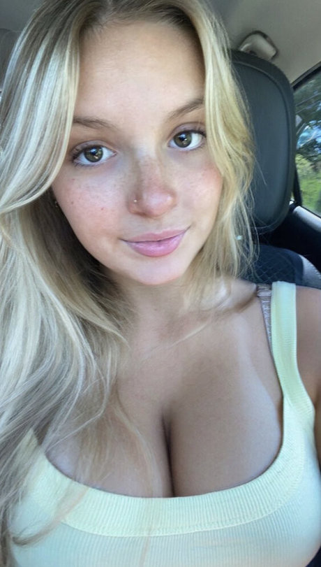 milf aux cheveux noirs onlyfans beau des photos