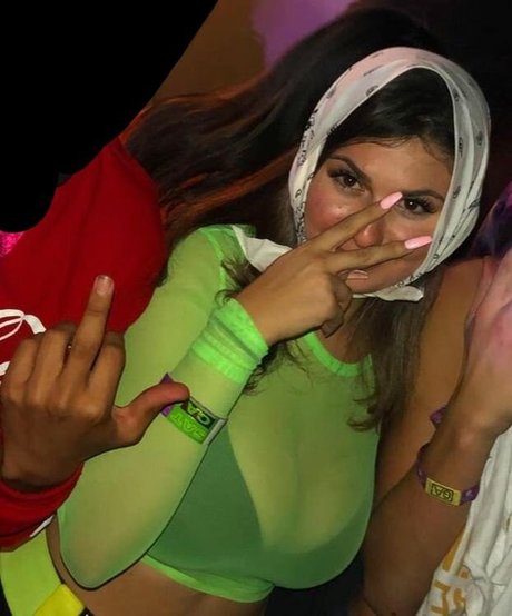 Samantha S nus star du porno img