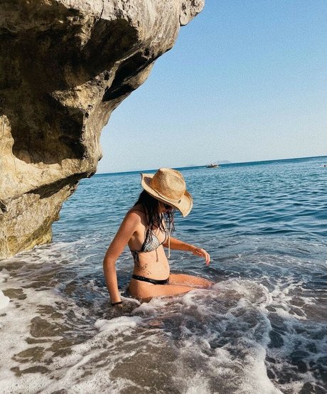 Poqssi modèle nu galeries