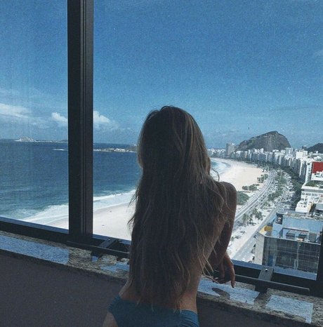 Poqssi beau modèle photos