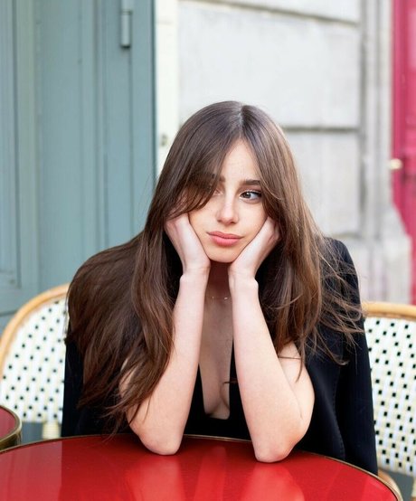 Poqssi modèle pornographique img