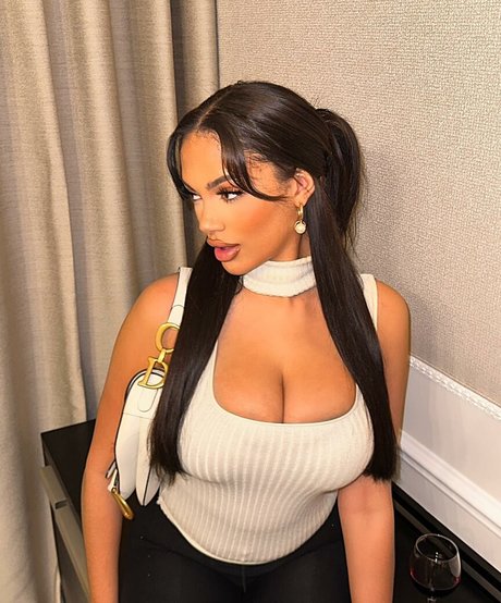 Carina Griff star du porno chaude des photos