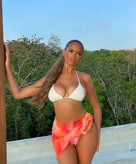 Carina Griff star du porno de haute qualité des photos