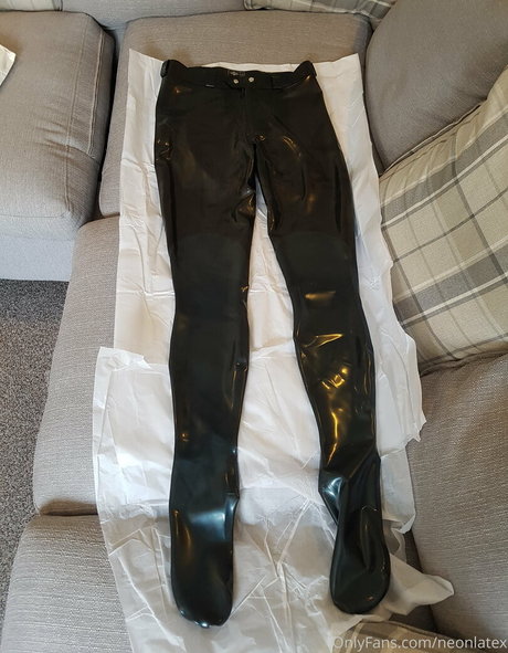 neonlatex jolie star du porno img