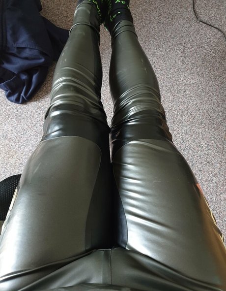 neonlatex actrice hd image