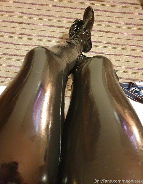 neonlatex xxx étoile galeries