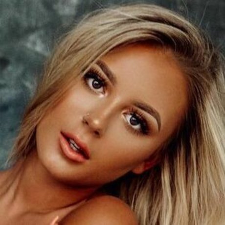 Ashlyn Sharp star érotique photo