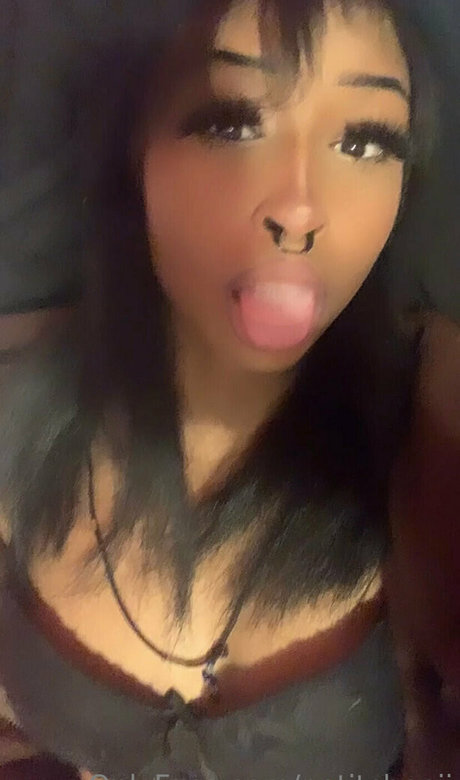 déshabillage onlyfans adulte img