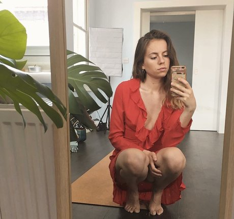 Whispersthe Wolf Asmr joli modèle image