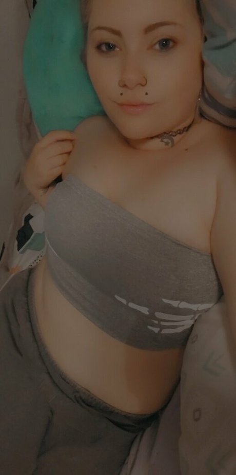 nikkimonstrosity beau modèle image