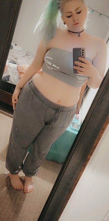 nikkimonstrosity actrice artistique photo