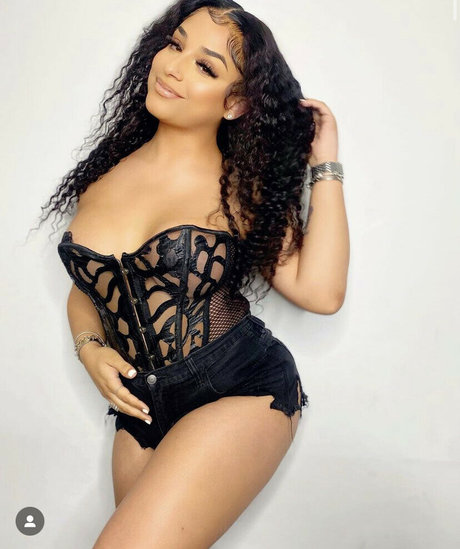 chaton courbé onlyfans pornographique exclusif image