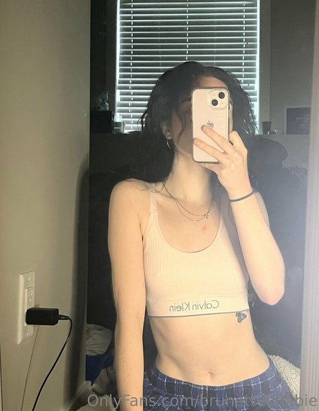 Brunettebhabie actrice parfaite galeries