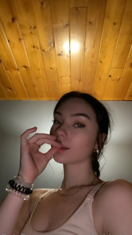 Brunettebhabie actrice exclusive photo