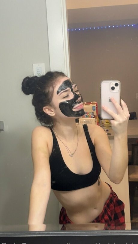 Brunettebhabie modèle exclusif galeries