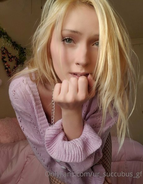 ur succubus gf modèles nus collection