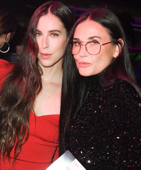 reine de pique onlyfans top jolie galerie