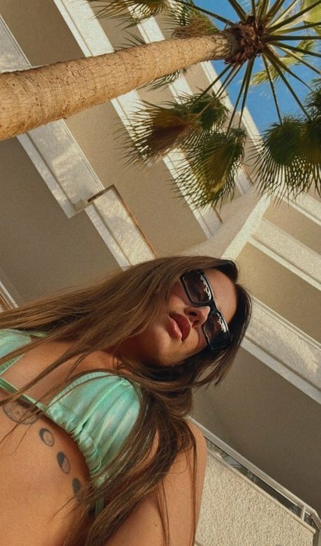 Pleasing Poppy étoile adulte archive