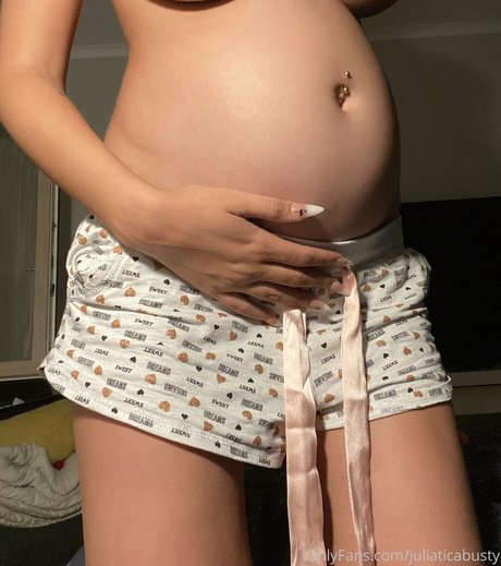 juliaticabusty modèle gratuit image