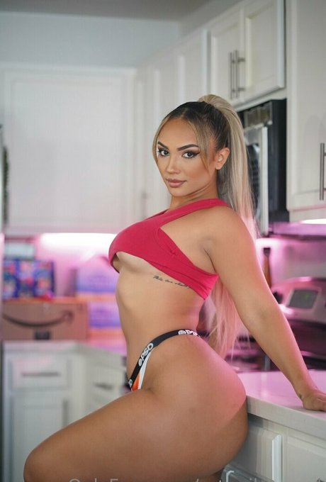 caamibernaal modèle érotique photos