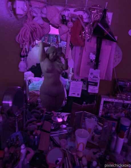 pixiechickxoxo beau modèle des photos