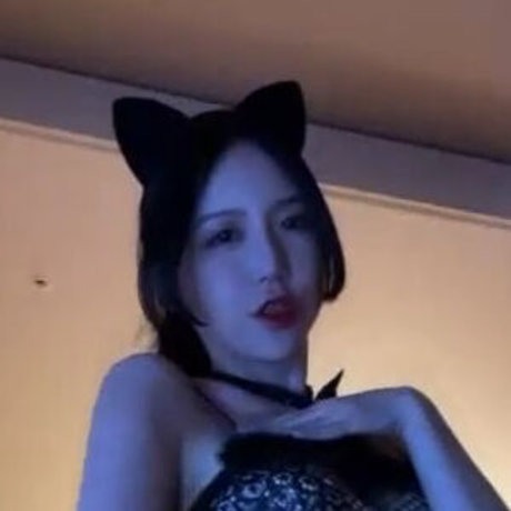 kimjeewoo529 modèle pornographique des photos