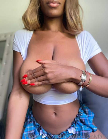 thesecretmoon modèle joli collection