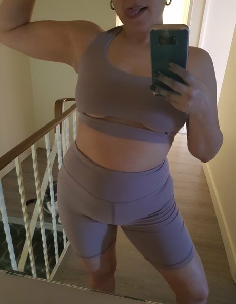 nyamphy modèle artistique galerie