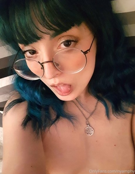 nyamphy modèle pornographique collection