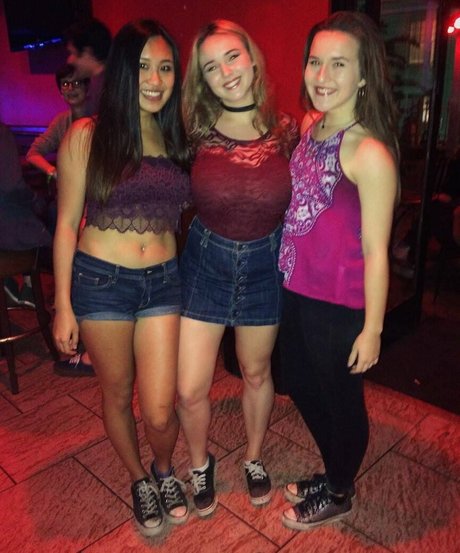 Julia F modèles nus image