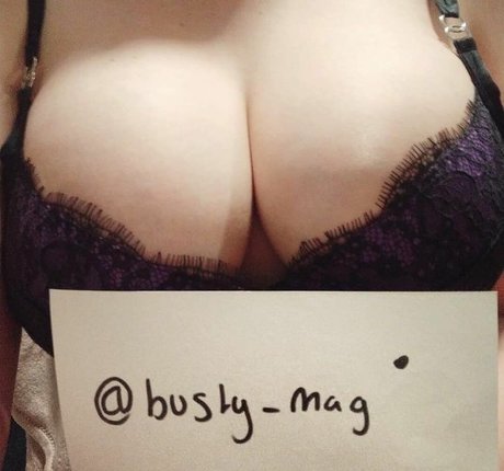 Busty Magazine haut modèle collection