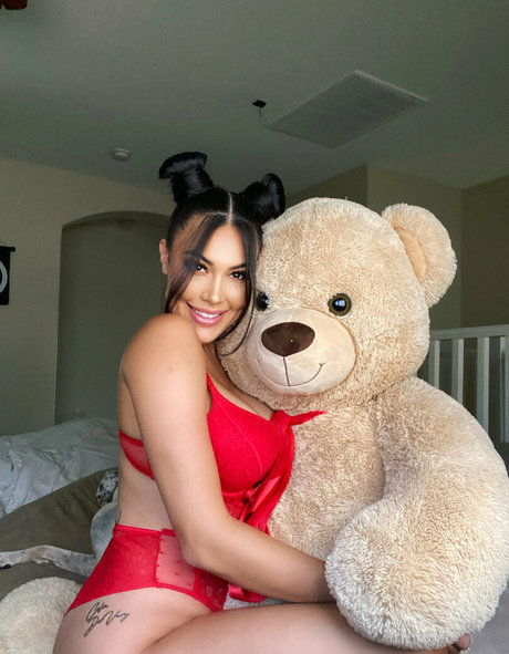 raineyjamesfree actrice érotique photo